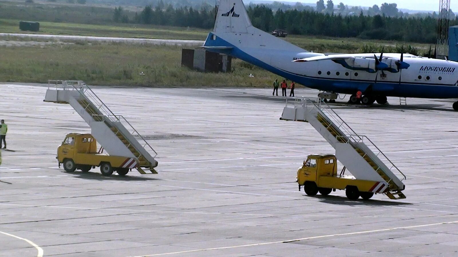 Трап ТПС-22. Трап пассажирский унифицированный ТПС-22. Самоходный пассажирский трап СПТ-22. Самоходный пассажирский трап СПТ-20.