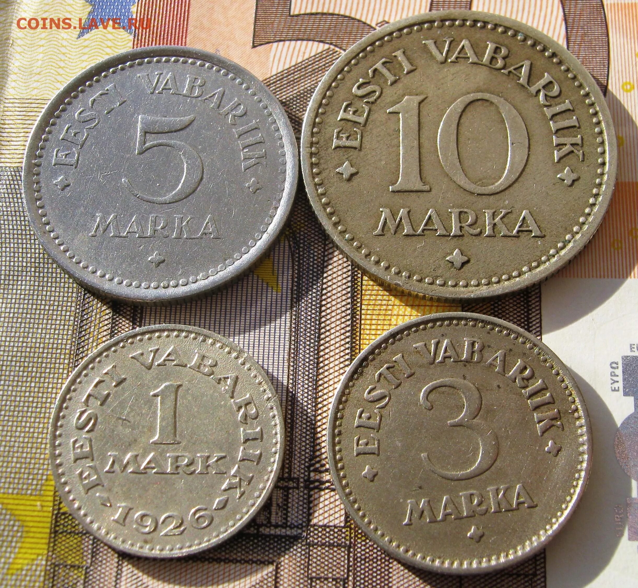 1 крон эстония монета 2000 года. 1 евро эстония. Боны эстонии. 1 евро эстония. 5 крон эстония.