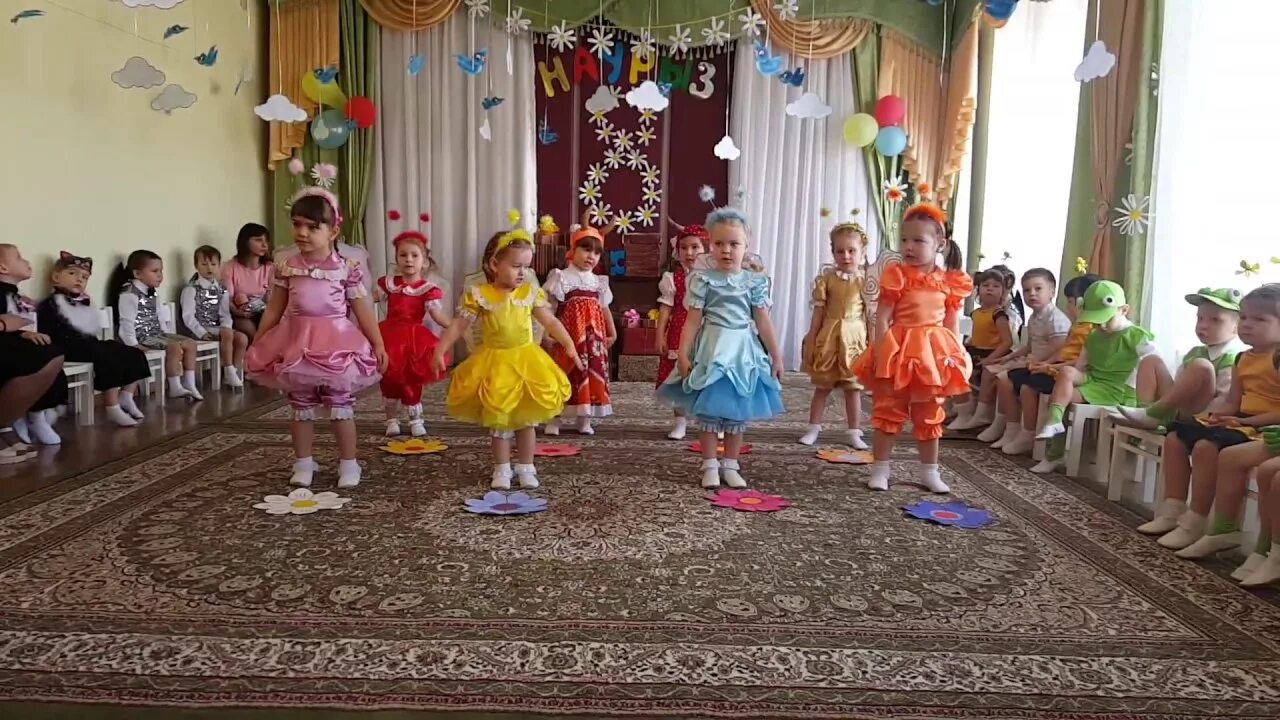 Танец бабочек в детском саду младшая группа.