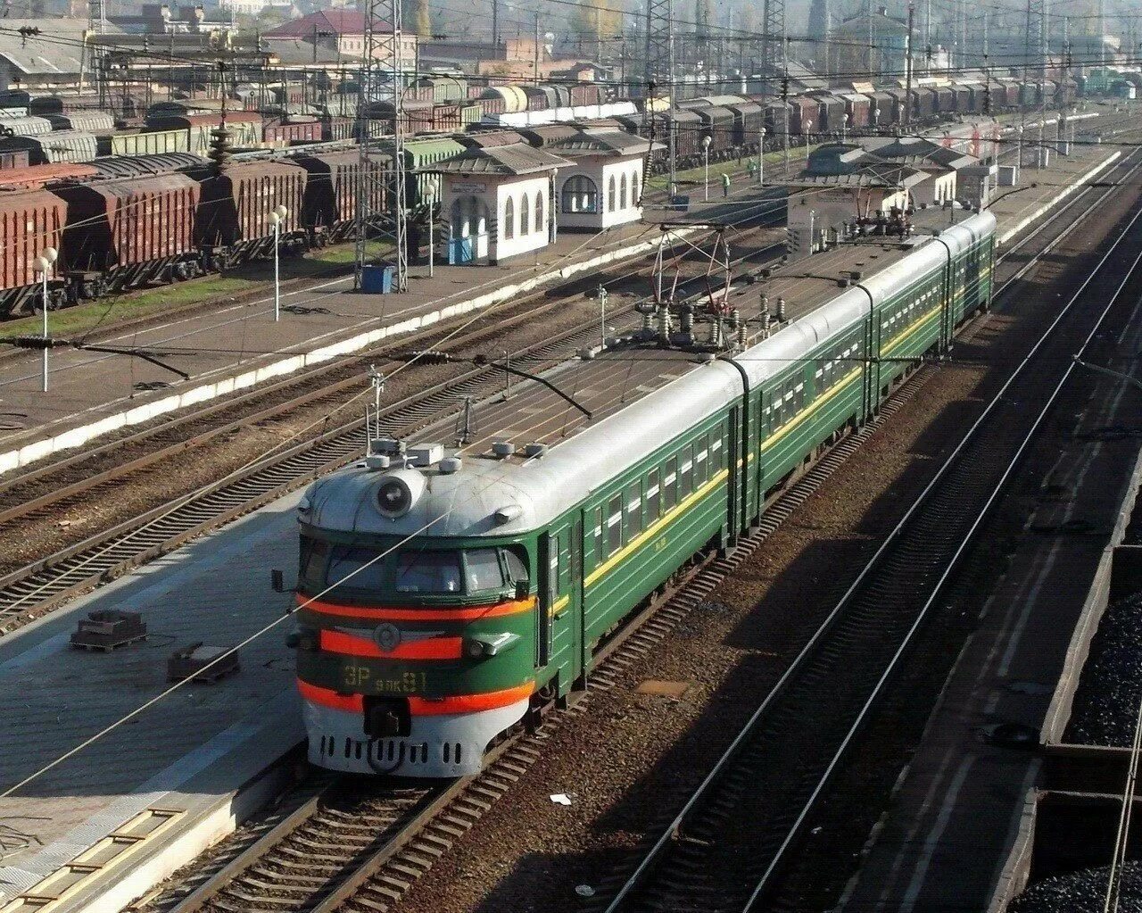 Эр9мк 570. Эр9 электропоезд. Эр9пк. Эр9мк 576. Поезда по станции минеральные воды