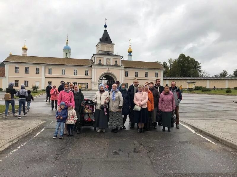 Паломнический центр оптина пустынь. Паломнические поездки из москвы в оптину пустынь. Оптина пустынь экскурсия из тулы. Паломническая поездка в оптину пустынь. Оптина пустынь купель.