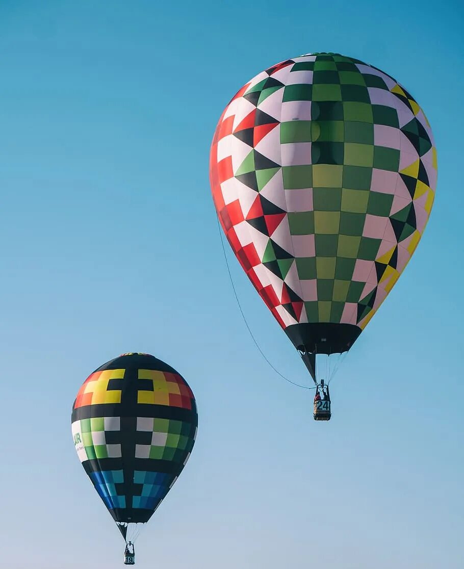 Приключения на шаре. Аэростат монгольфьер. Воздушный шар с корзиной. Фестиваль воздушных шаров. Воздушные шары Монгольфьеры.