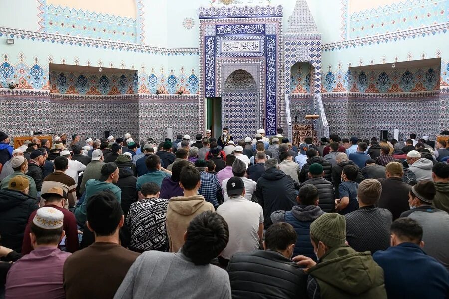 Какой масу у мусульман сегодня. Ураза-байрам трансляция из уфимской Соборной мечети. Oraza 2024 Turkmenistan. Самарканд Ураза байрам в 2022 год столпотворение.