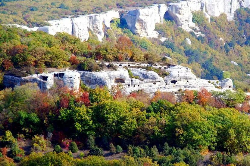 Бахчисарайский заповедник. Кермен Крым. Эски Кермен Крым. Эски-Кермен пещерный город. Плато Эски-Кермен.