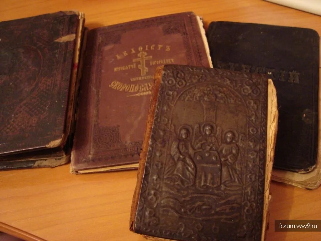 The book in 1900. Книга 1900. Книги 1900 годов. Библия 1897 года. Книга 1900 года церковная.