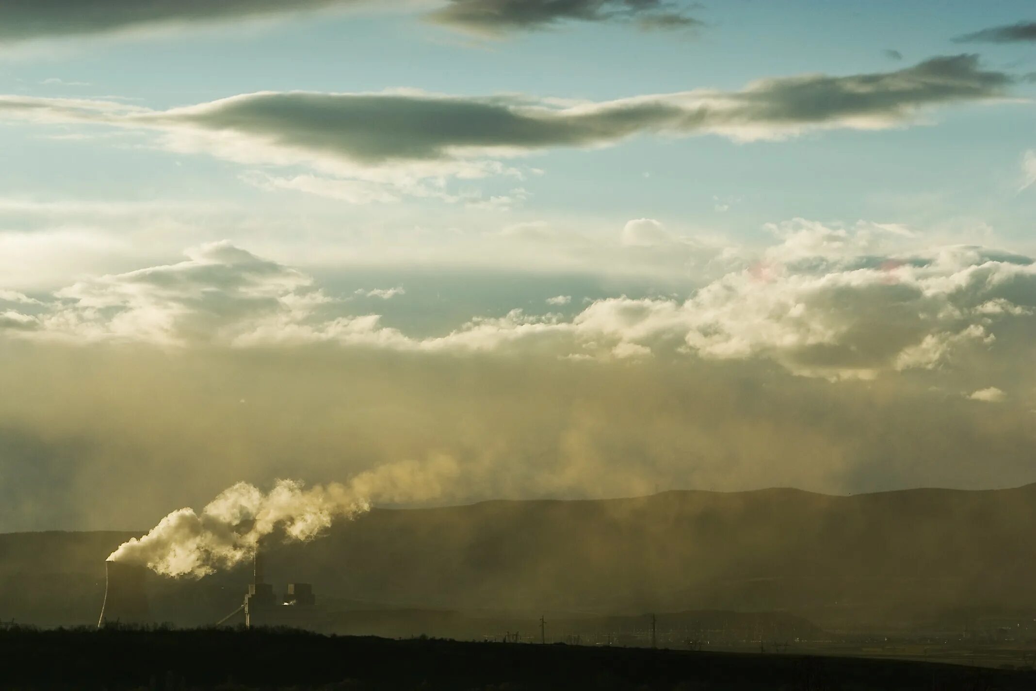 This pollution is gathered in clouds. Грязное небо. Загрязнение облаков. Загрязненные облака. Дождевые облака.