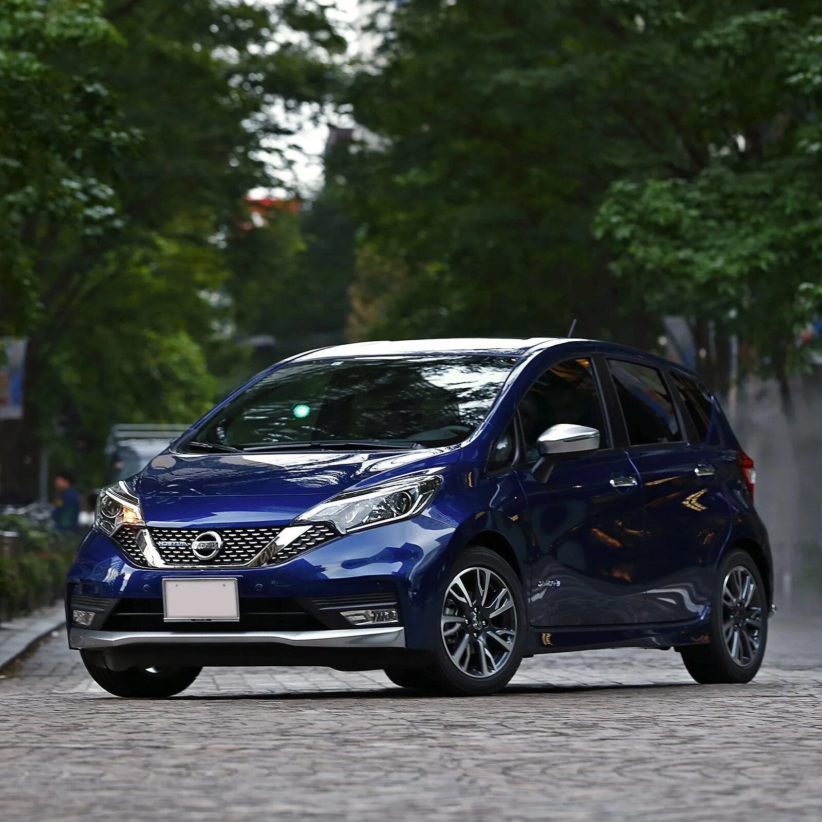 Nissan Note e12 autech. Nissan Note e12 e-Power. Ниссан ноут 2018 гибрид. Nissan Note e-Power autech.