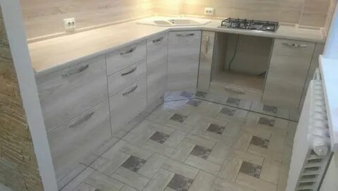 Зеркальный цоколь для кухни
