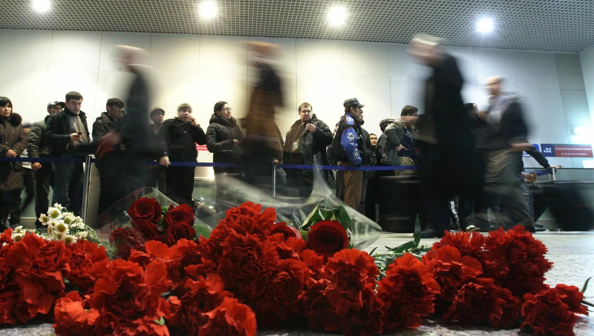 В январе 2011 года теракт в аэропорту «Домодедово». 2011 24 Января взрыв в аэропорту Домодедово. Аэропорт "Домодедово" 24 января 2011 года.