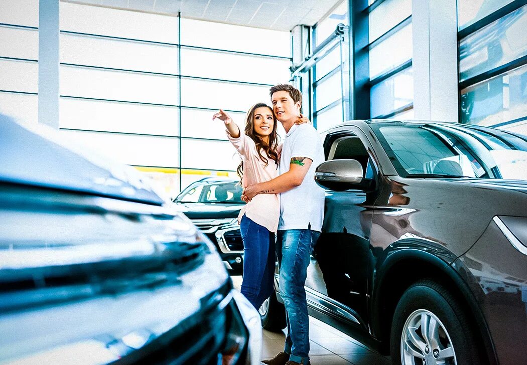 Включи купил новый. Manager gives Lesson to Junior car Dealer. Female Salesperson.