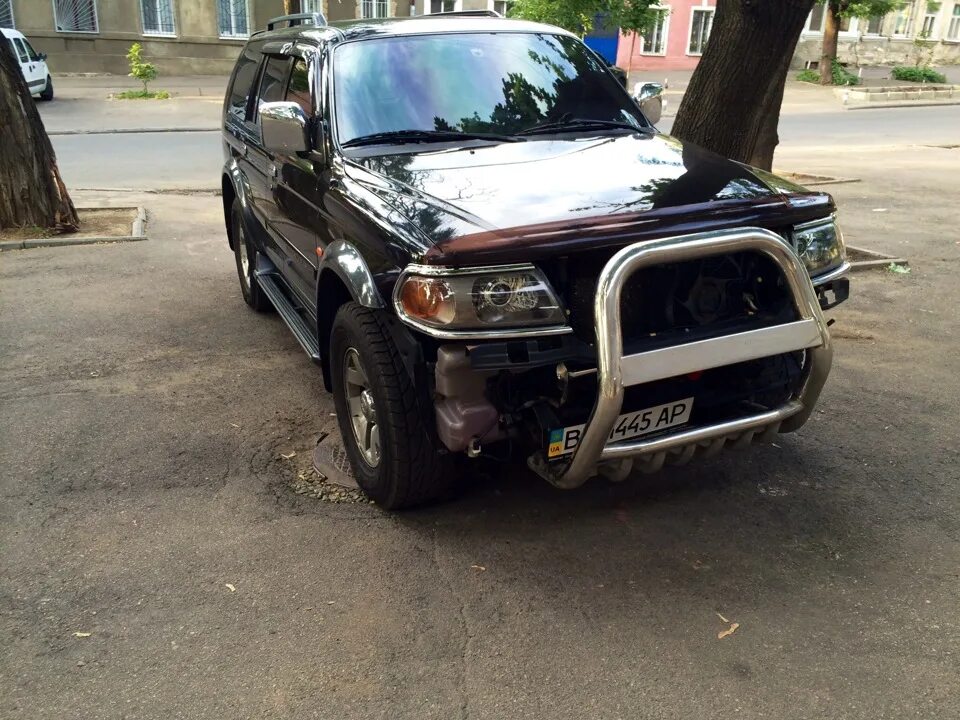 Кенгурятник на pajero sport первого поколения. Ездить с кенгурятником. Pajero sport 2003 с кенгурятником. Ваз 2131 кенгурятник. Ездить с кенгурятником.