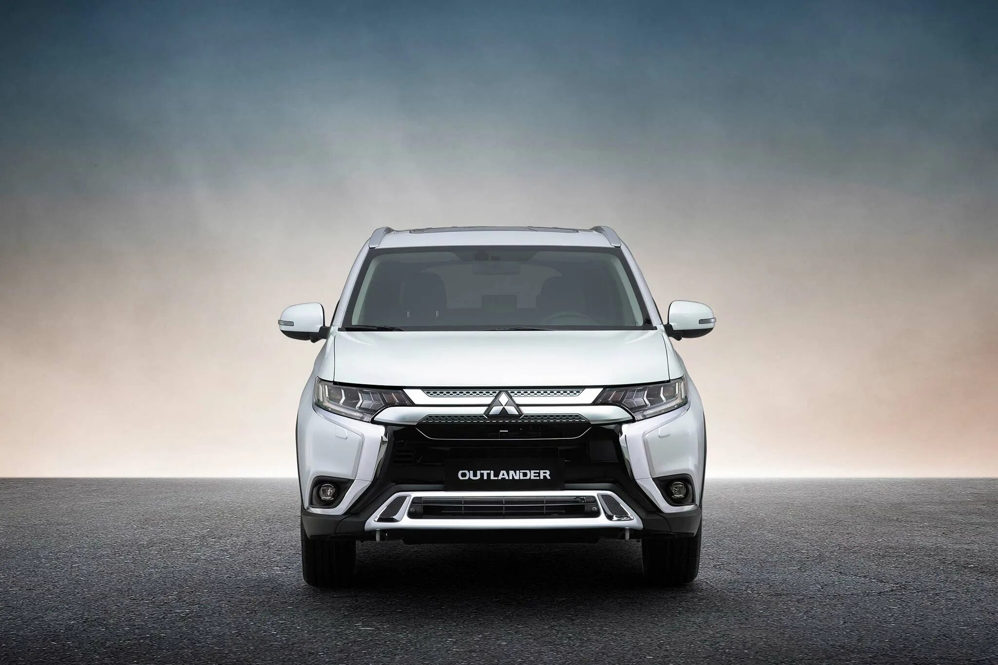 Купить митсубиси 2019. Mitsubishi Outlander 2021. Мицубиси Аутлендер 2021. Митсубиси Аутлендер 2020. Новый Митсубиси Аутлендер 2020.