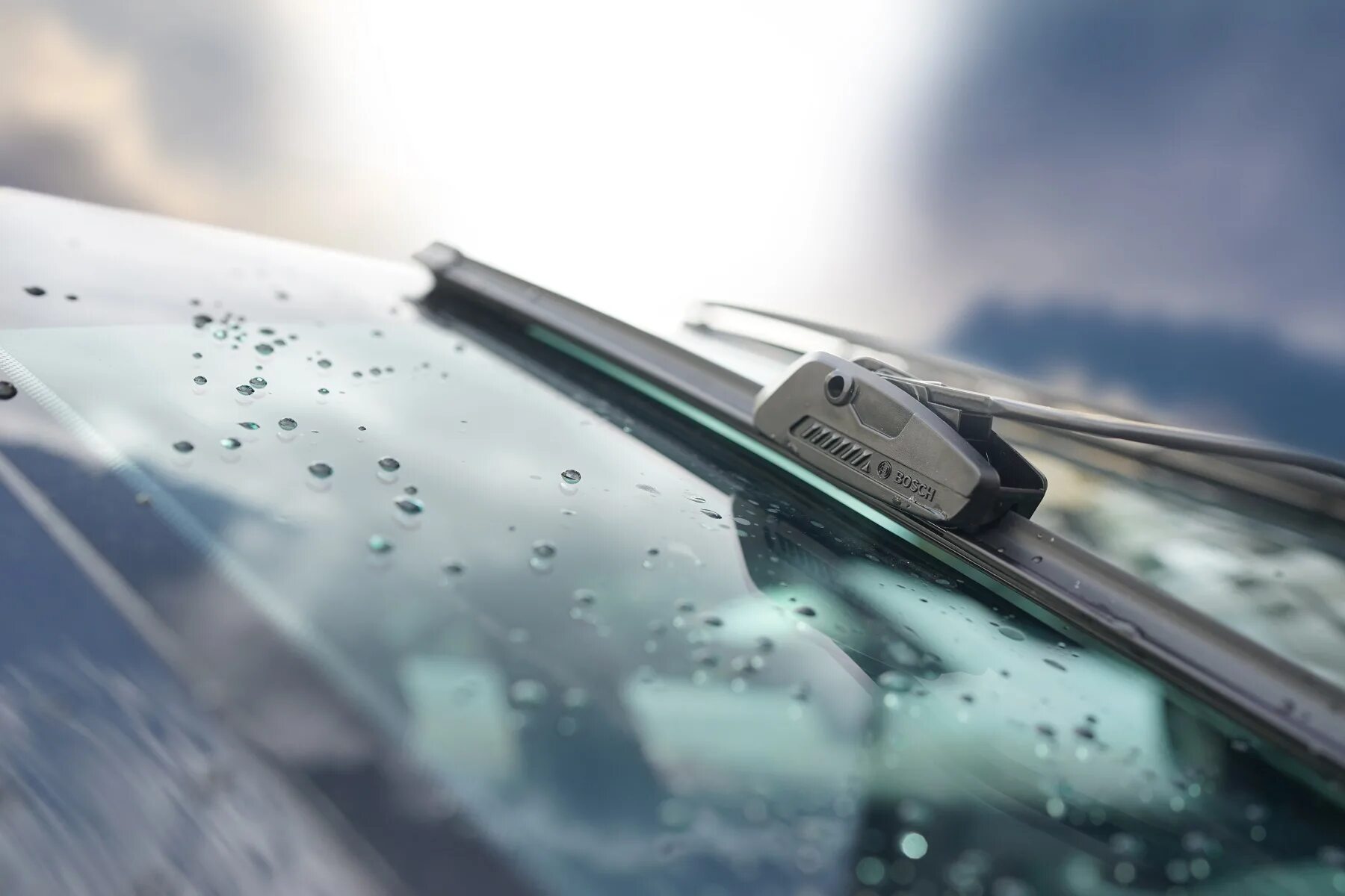 Щетка стеклоочистителя Wiper Blade. Щёток стеклоочистителя на AWM Wiper Blade 22" и 24".. AWM Wiper Blade 22 безкоркастные. Дворники автомобильные на стекле. Стеклоочиститель окпд