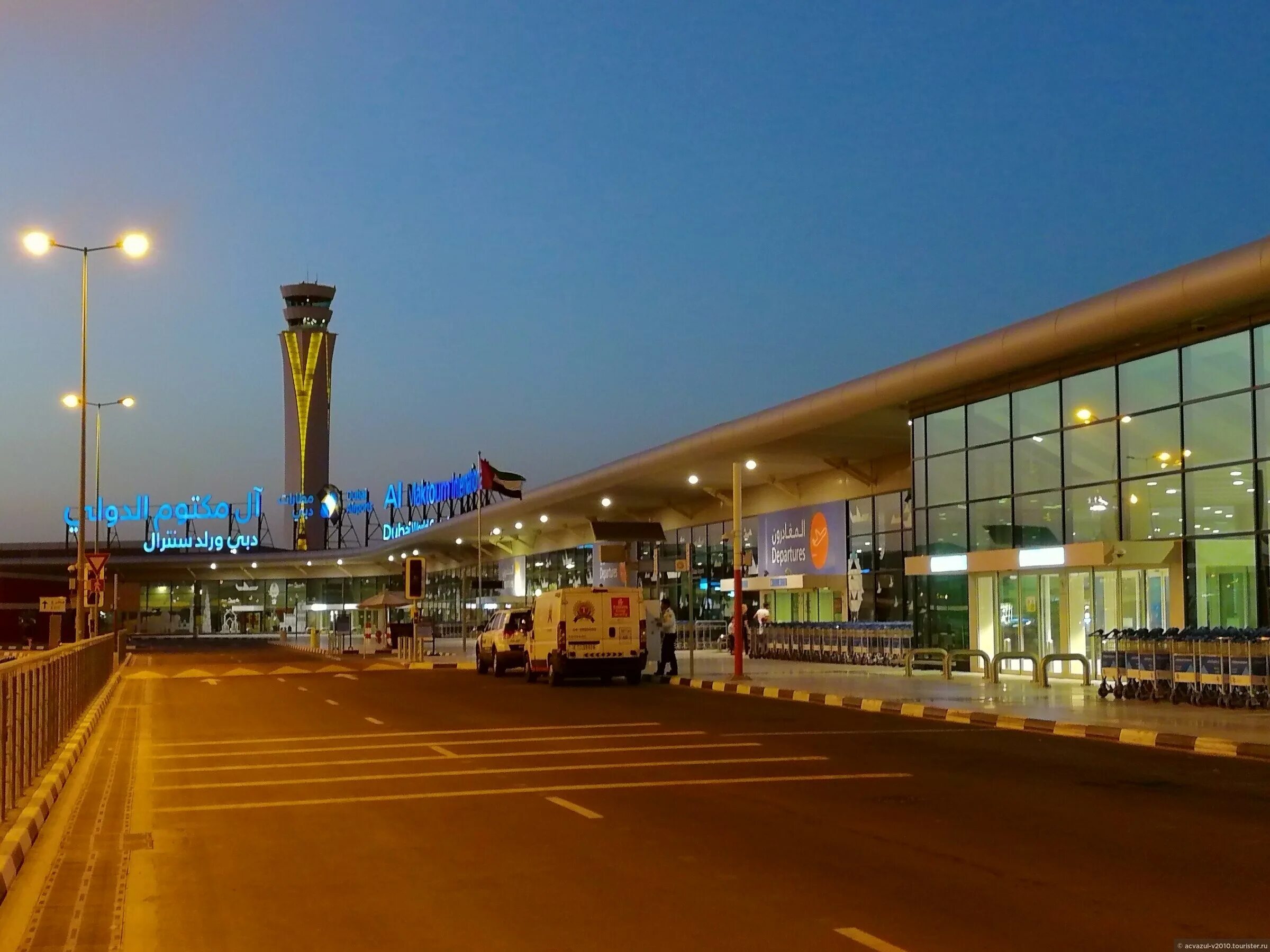 Аль-Мактум аэропорт Дубай. Аль-Мактум аэропорт. Аль-Мактум аэропорт Дубай фото. Аэропорт Дубай фото снаружи.