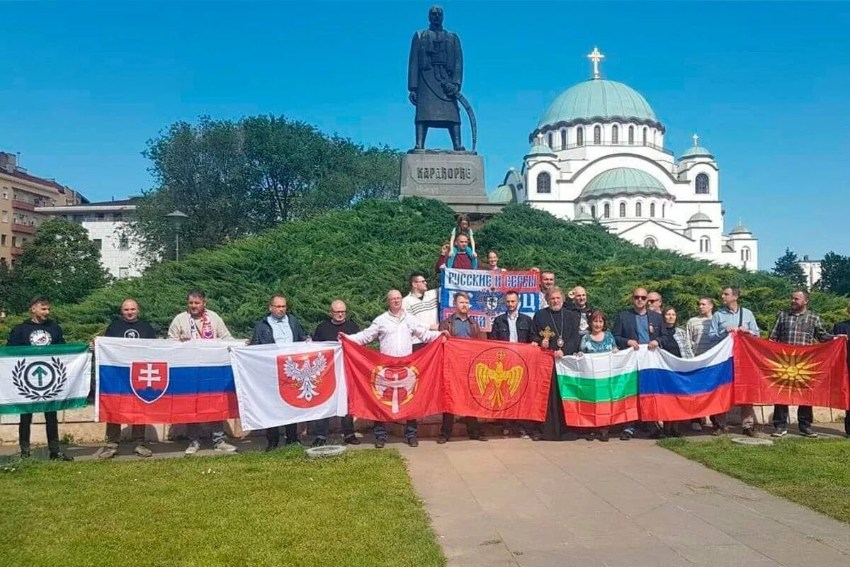 Сербия и русские братья навек. Сербский флаг и российский. Сербский флаг и российский. Сербия братья. Руси сербы братья.