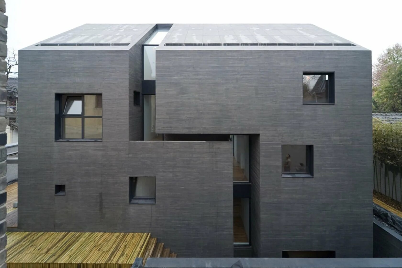 Отделка монолитных. Дом из бетонных панелей. Монолитный бетонный дом. Дом из железобетонных панелей. Бетонные панели для фасада.