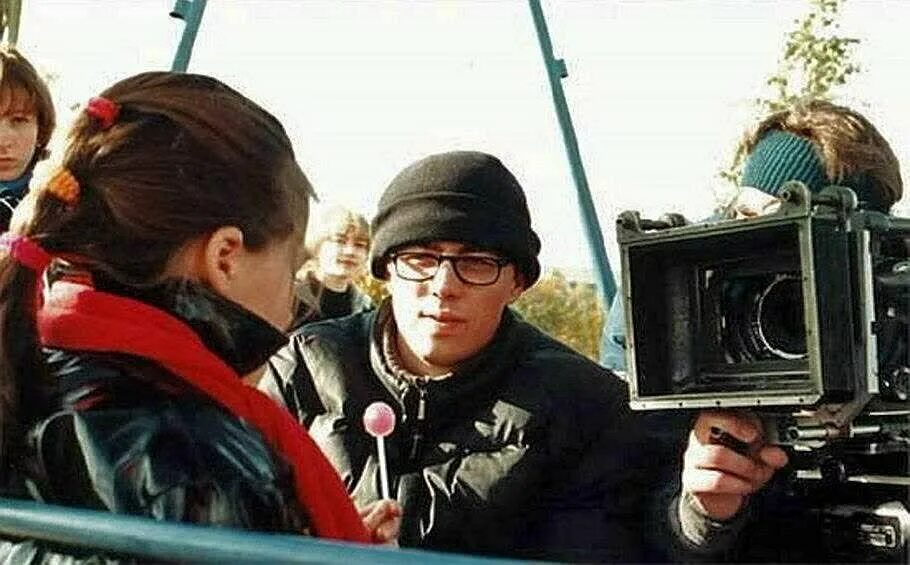 Иллюзия обмана 2013 джесси айзенберг. Съемки обманутых сестер. Съемки обманутых сестер. Съемки обманутых сестер. Эмбиент лайтман машина фото.