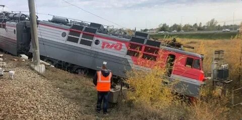 Поезд сошел с рельс камаз
