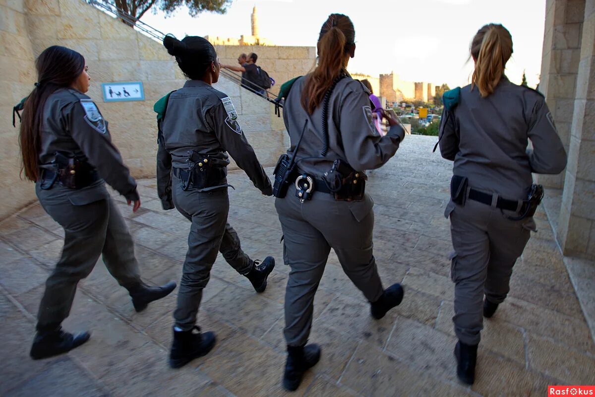 наши девушки сменят шинели на платьица