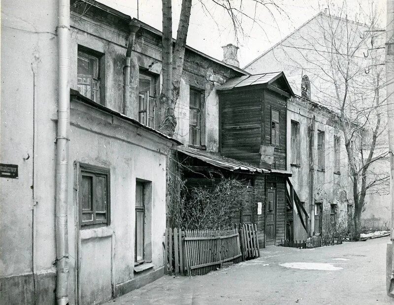 Палаты долгоруковых в колпачном переулке. Д. Старые дворики москвы в центре. Красивые дворики москвы. Старые московские дворики фото.