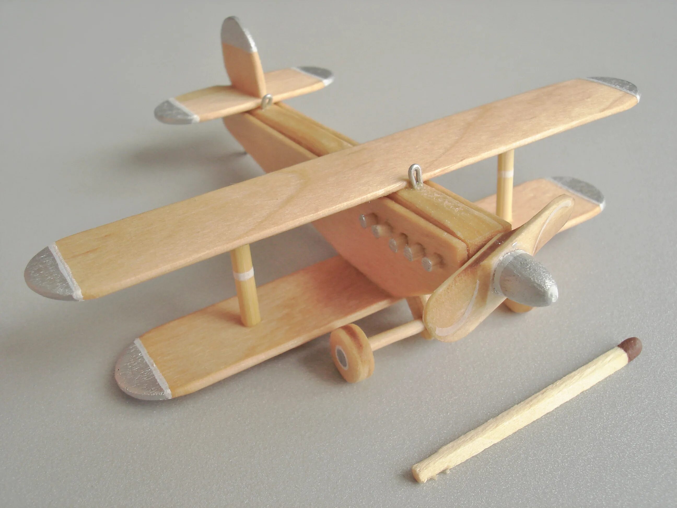 Робот из шприцов. Моделирование и конструирование из различных материалов. Техническое моделирование для детей. Начальное техническое моделирование. Художественное конструирование.