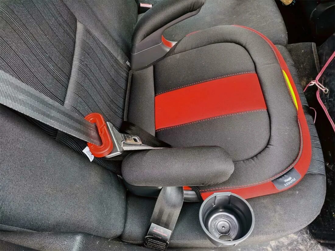 Isofix skoda superb 2011. Isofix nissan juke. Изофикс кресло на переднее сиденье. Изофикс в вольво хс90. Тойота королла 2008 изофикс.