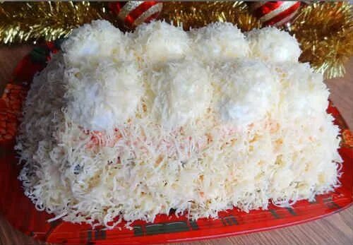 Снежные сугробы с курицей и грибами. Салат сугробы на праздничный стол. салат сугробы фото. салат зимние сугробы. салат снежные сугробы с курицей.