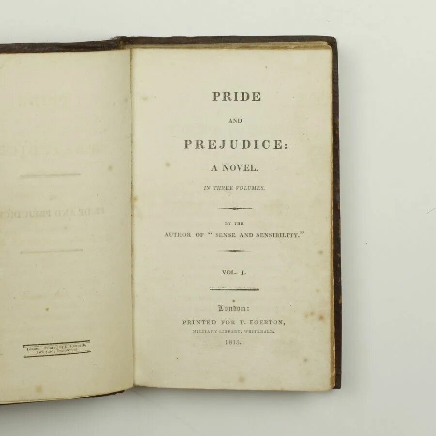 Гордость и предубеждение книга содержание. Pride and Prejudice book 1813. Джейн Остин гордость и предубеждение первое издание. Pride and Prejudice книга. Гордость и предубеждение обложка первого издания.