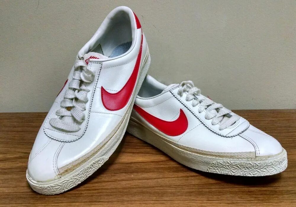 Старые кроссовки найк. Nike MCFLY Bruin. Nike Bruin Marty MCFLY. Nike Blazer Bruin. Nike Bruin 1985.