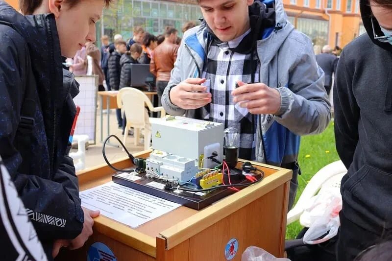 Колледж связи 54. Учиться колледж связи. Современные колледжи москвы. Директор кс пгути самара. Дистанционный колледж.