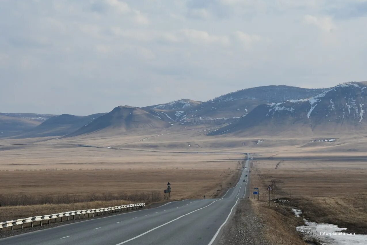 Какая линза встречается по дороге из саяногорска. Дорога Абакан Саяногорск. Трасса Саяногорск Абакан. Абакан степи. Саяногорск степь.