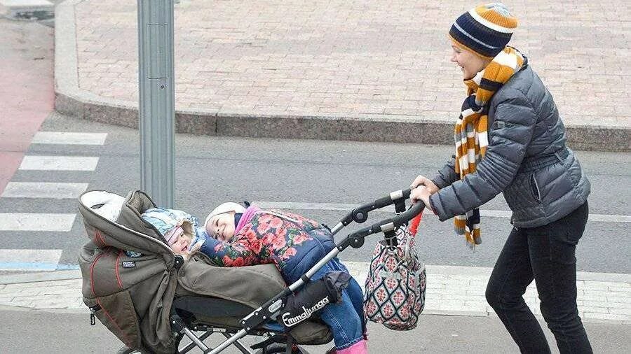 Многодетным отпуск в любое время. Бесплатный проезд для родителей многодетные семьи.