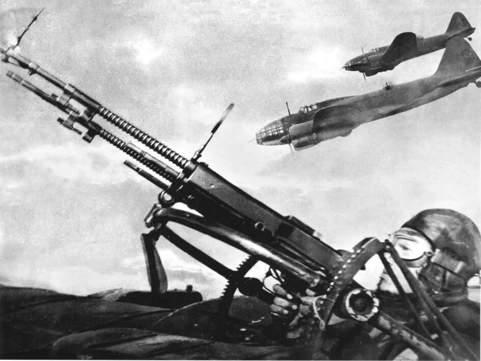 пулеметы против. пулеметы против. противотанковая винтовка калибр. Zala rex-1. оружие пулеметы.