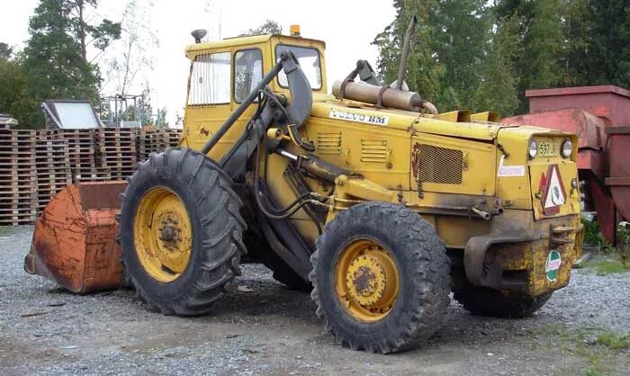 Вольво бм 700 трактор. Volvo bm-700. Погрузчик volvo bm-90-b. Трактор вольво сельскохозяйственная. Volvo bm425.