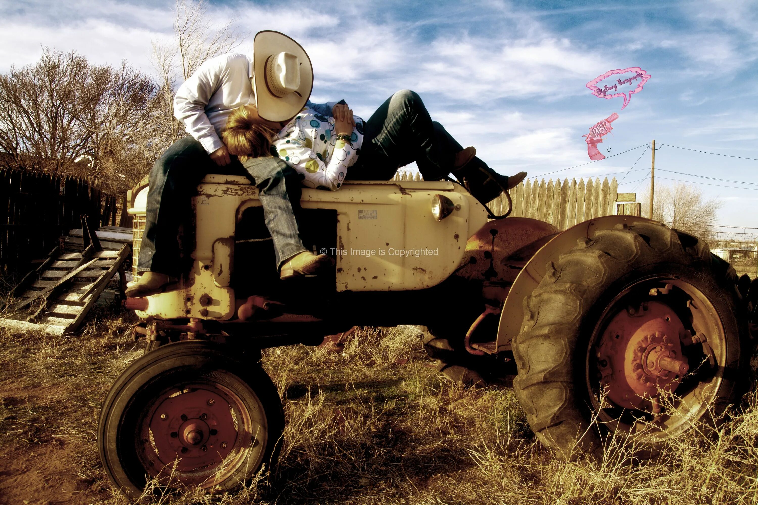 Love tractor. Трактор любви. Люблю трактор. Трактор лова. Фотография маминого любимого трактора.