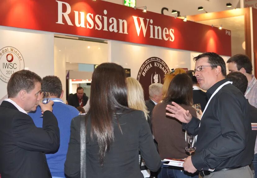 Discover russian. Выставка виноделие России. АСТ алкогольная компания. Russian Wine Fair 2012.