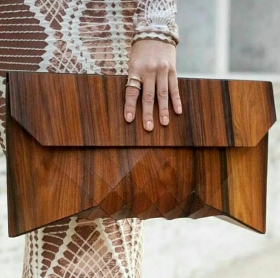 Деревянный клатч. Деревянные вещи. Дизайнерские сумки из дерева. Необычный клатч.