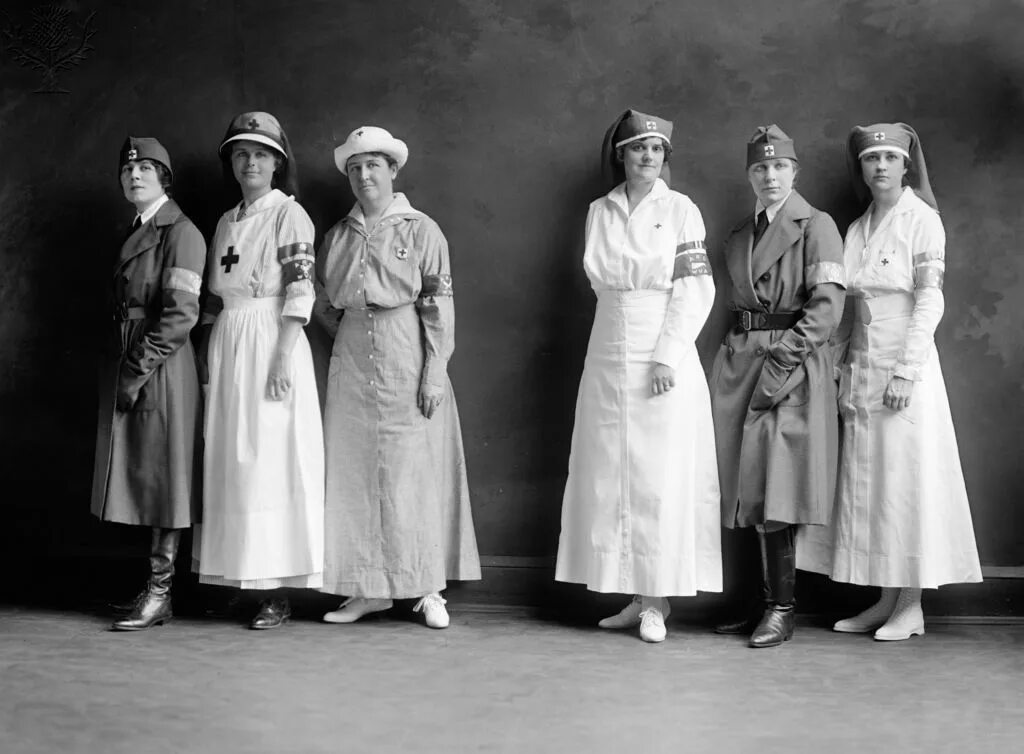 Одежда красного креста. Джон Редферн. Медсестра первая мировая. Форма медсестры. Форма красного Креста.