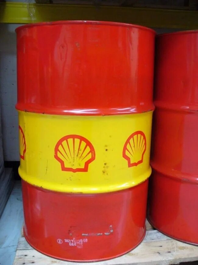 Shell 209л. Shell corena s3 r68. shell corena s3 r 46. шелл омала s4 gx 220. shell omala бочка.