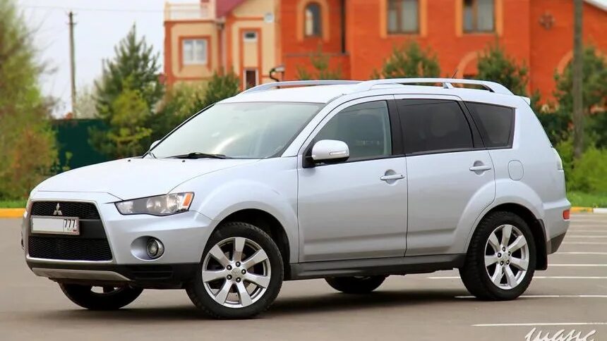 Mitsubishi Outlander XL 2010. Mitsubishi Outlander XL 2011. Mitsubishi Outlander XL 2010 Рестайлинг.