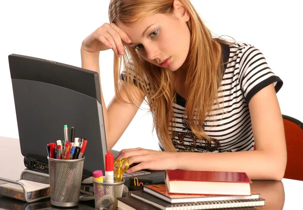 Устал компьютер. Компьютер и человек. Девочка подросток за компом. Подросток за компьютером. Человек за компьютером.
