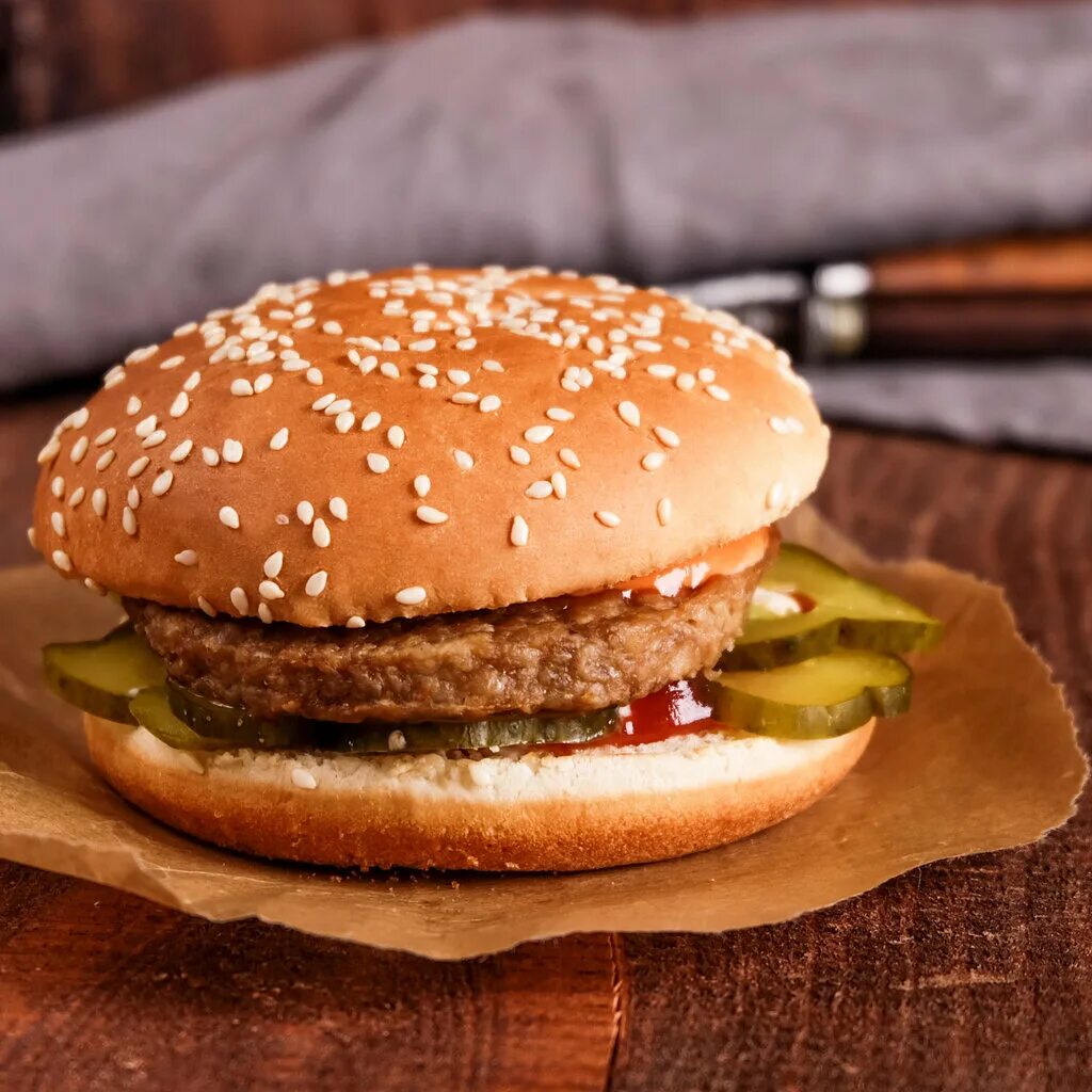 Бургеры из шампиньонов. Burger first. One burger отзывы. Tasty. Ресторан бургеров.