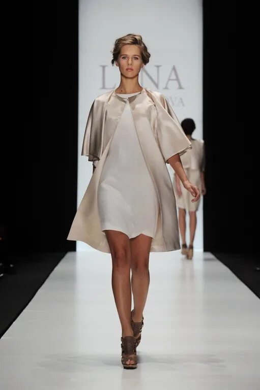 Жена карнаухова дизайнер. Лена карнаухова одежда. Лена карнаухова одежда. Лена карнаухова одежда. Лена карнаухова одежда.