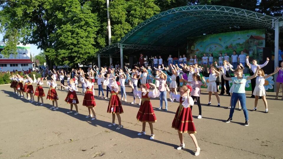 Г Новоалександровск Ставропольский край РДК. Новоалександровск дом культуры. МБУК "Новоалександровский РДК". Районный дом культуры Новоалександровск. Гисметео новоалександровск ставропольский край