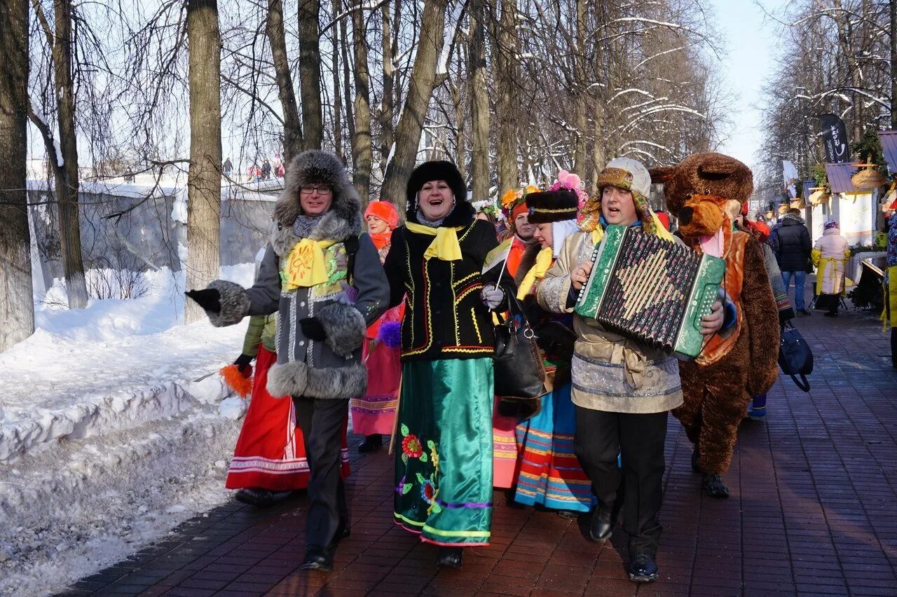 Зимы масленица. Первомайский бульвар ярославль масленица. ярославль столица масленицы. боярыня масленица. народные гуляния на масленицу.