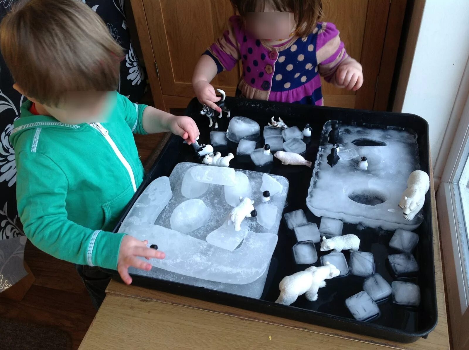 играть со льдом. играть со льдом. игрушки для детей льдинки. настольная игра с пингвином и молоточками. игры на льду.