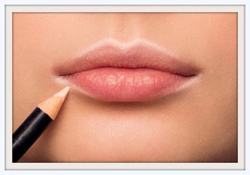 Увеличить губы макияжем. Правильный макияж губ. Как сделать губы ровными. Как сделать губы ровными. Контур губ перманентный макияж.