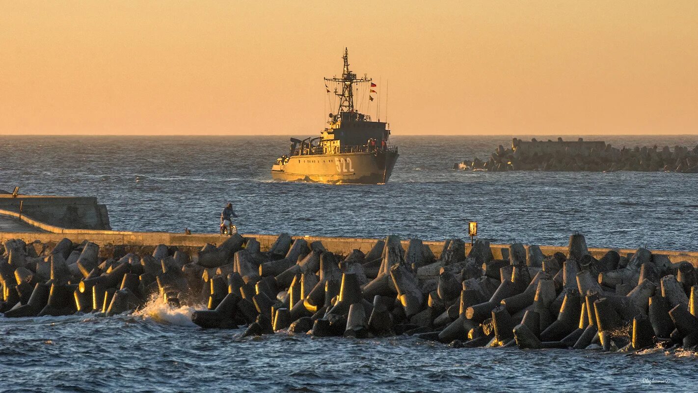 Морские сайты калининграда. Балтийское море Балтийск. Балтийск военный городок. Балтийск Калининградская Моое. Балтийск Калининградская область корабли.