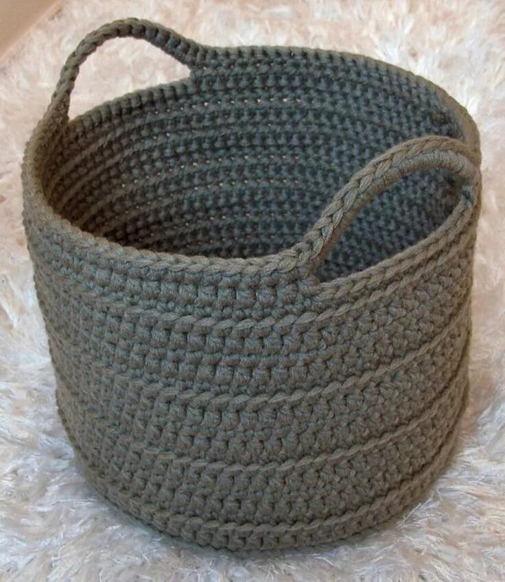 Вязаная корзина из шнура. Корзина из полиэфирного шнура. Корзина из полиэфирного шнура. Вязаная корзина из шнура. Корзинка из шнура крючком.
