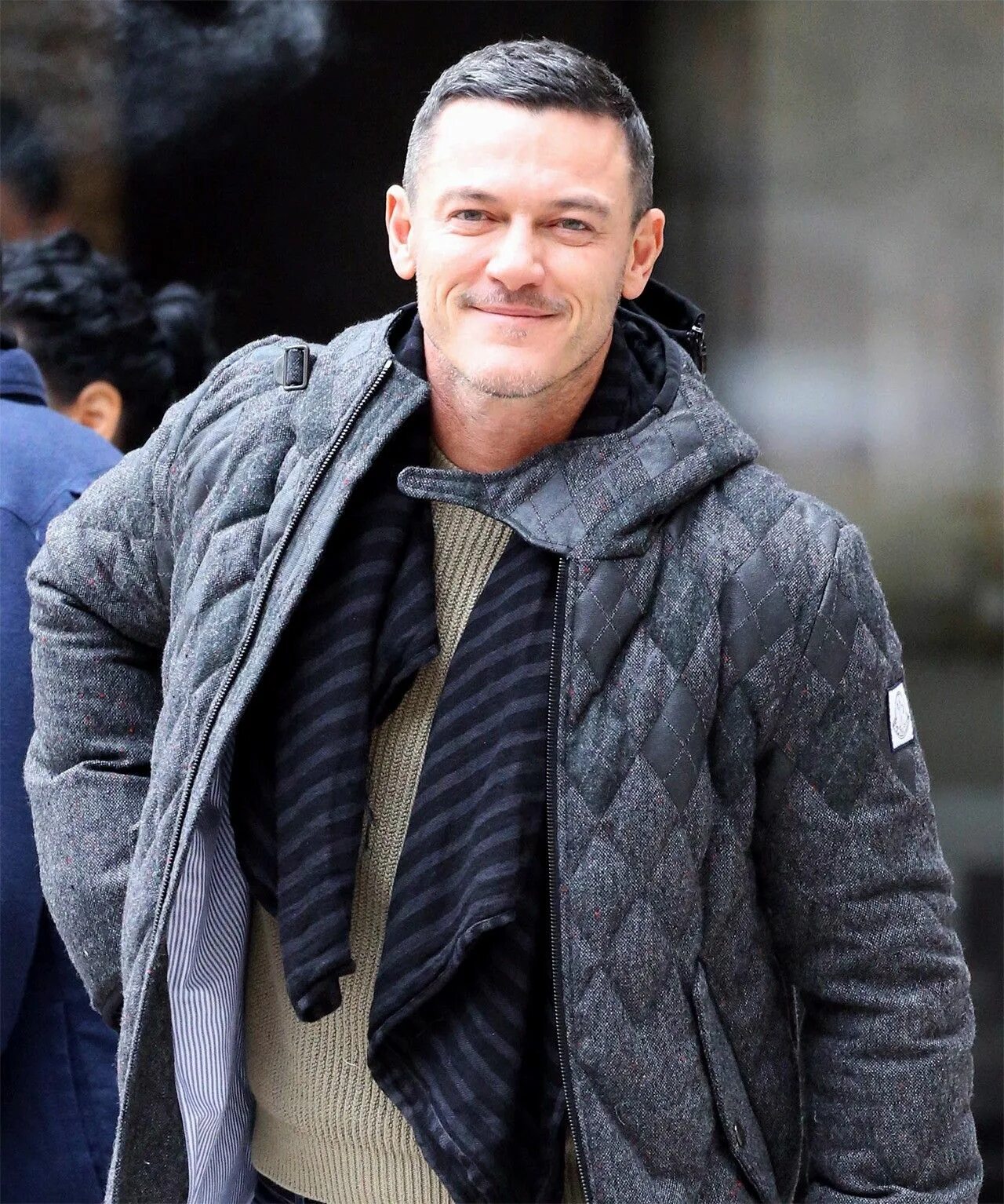 Luke evans. Люк Эванс. Люк Эванс фото. Люк Эванс красавчик. Люк Эванс 2023.